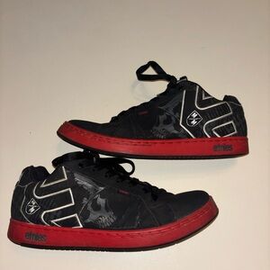 Vintage metal mulisha etnies skate shoes